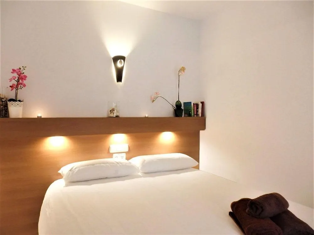 Waterfront Hotel Sunset Beach Apartment 贝纳尔马德纳