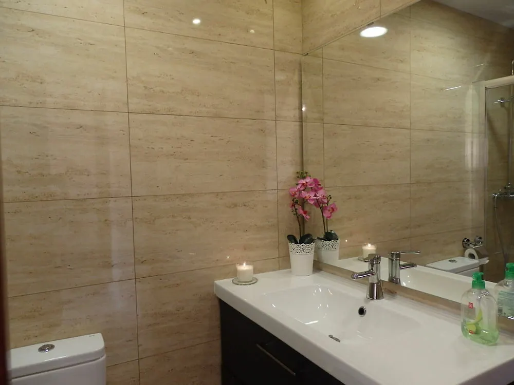 بينالماذينا Waterfront Hotel Sunset Beach Apartment
